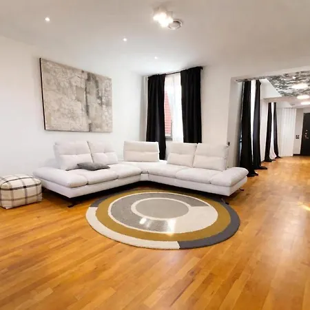 Agrada Flat Pratello - Family Aparment In The Heart Of The *